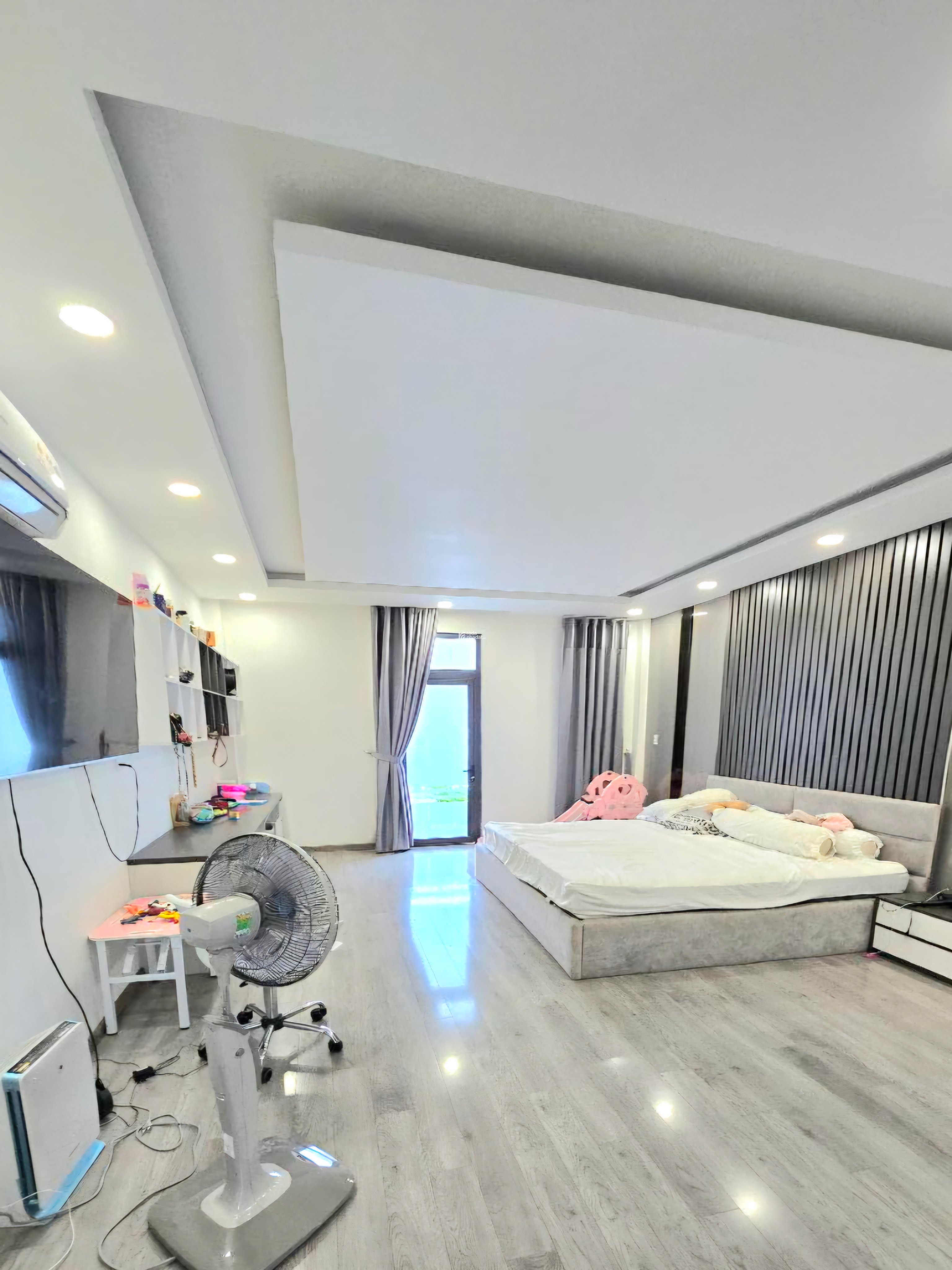 BÁN NHÀ ĐẸP TÂN PHÚ ,QUẬN 11- 5 TẦNG - 4.5x 20M - HXT 8M THÔNG