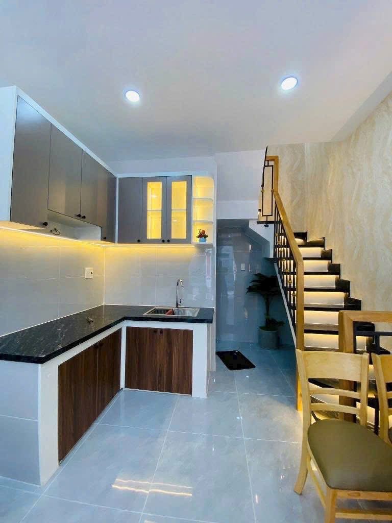 Bán nhà 1/ đường Nguyễn Thái Sơn phường 4 Gò Vấp, 3.28 tỷ hẻm xe hơi sổ hồng riêng