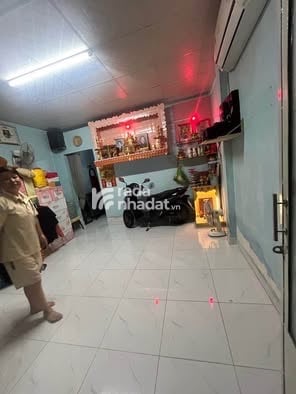 Nhà cấp 4 Phạm Thế Hiển. Hẻm xe hơi. Dt 42m2. Giáp Phạm Hùng, Lê Quyên, Thanh Loan. Dương Quang Đôn