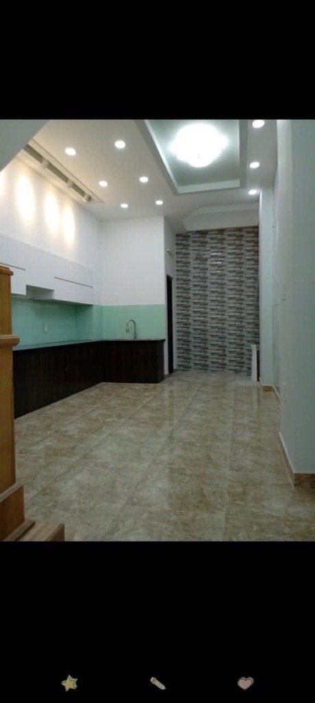 Diện tích:4x17mKết cấu:1 trệt 3 lầu 6 phòng ngủ 1 sân thượng trước sau Gần chợ trường học các cấp