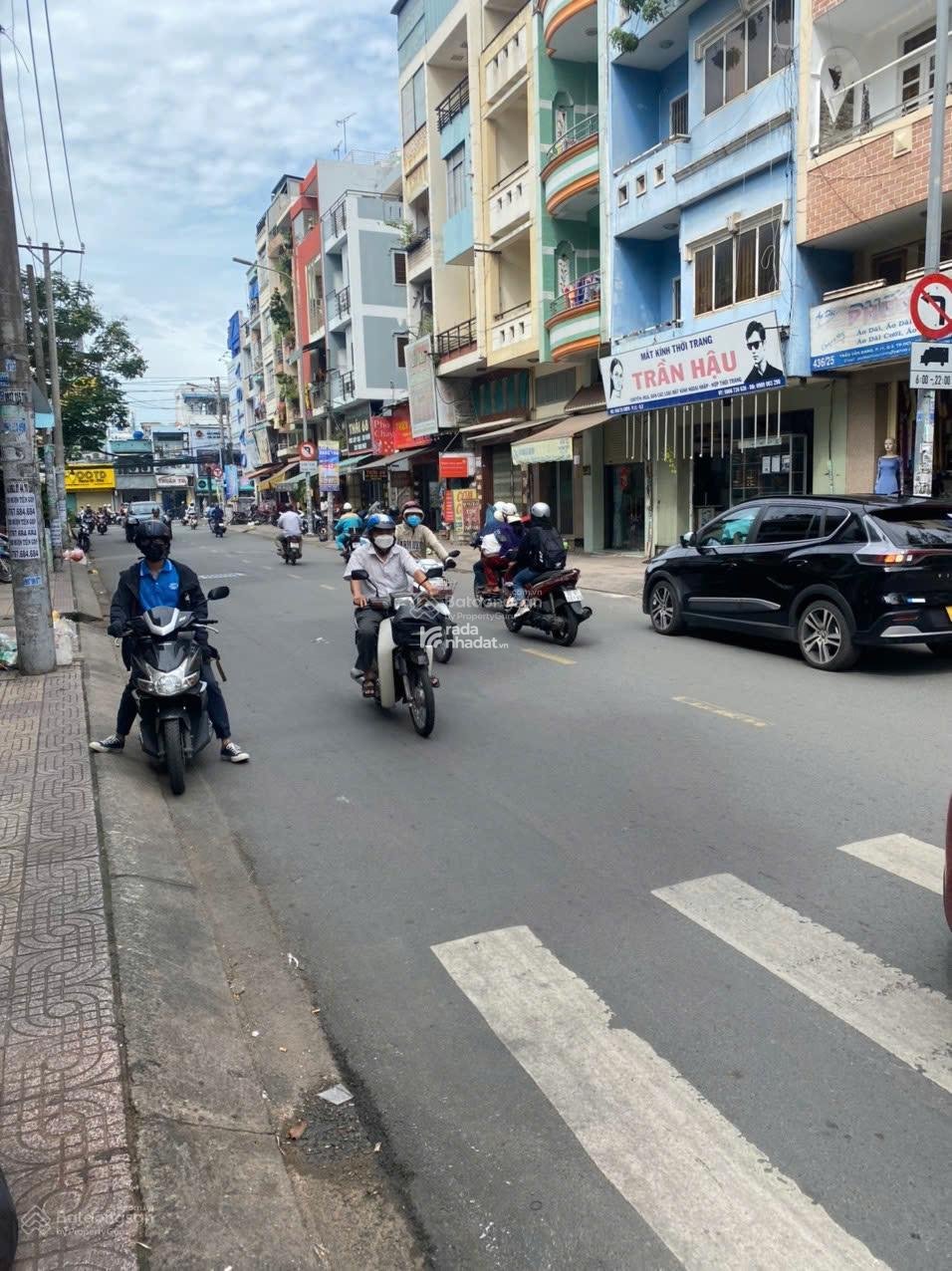 Nhà đẹp ngay trung tâm đường Phạm Viết chánh Quận 1 , DT 4x16m, 3 lầu Gía: 16.5 tỷ