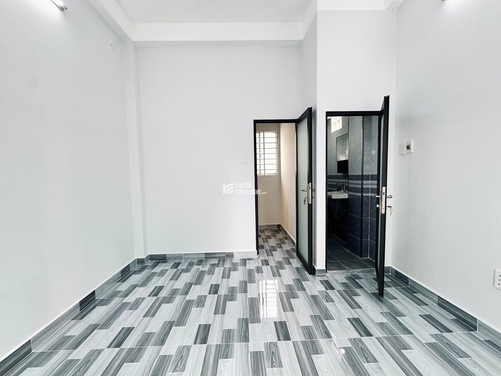 HẺM 8M - SAU LƯNG ĐẦM SEN -LẠC LONG - P.3- Q.11- DT: 3.5*5M - 4 TỶ 980