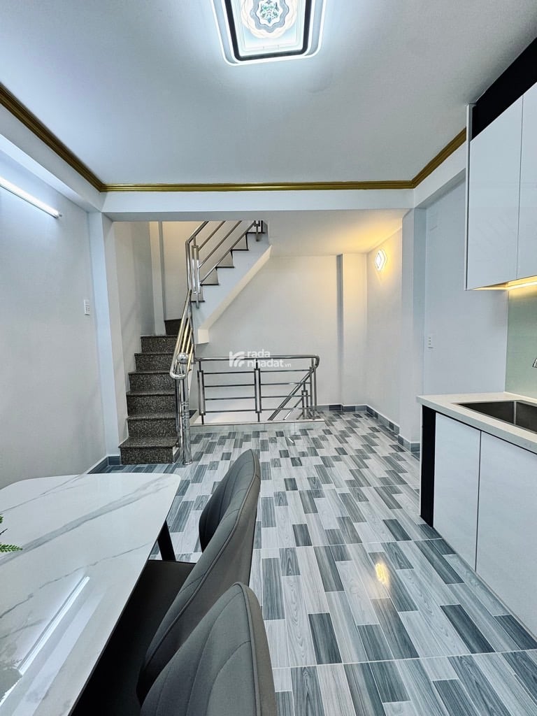 HẺM 8M - SAU LƯNG ĐẦM SEN -LẠC LONG - P.3- Q.11- DT: 3.5*5M - 4 TỶ 980
