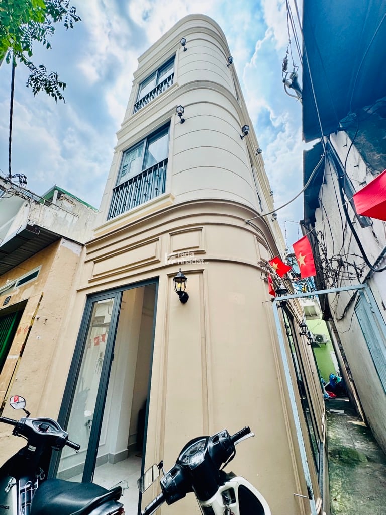 HIẾM - CHỈ 8.XTY CÓ NHÀ 4 TẦNG NGAY PHỐ ĐI BỘ BÙI VIỆN , TRUNG TÂM GIẢI TRÍ SẦM UẤT BẬT NHẤT QUẬN 1