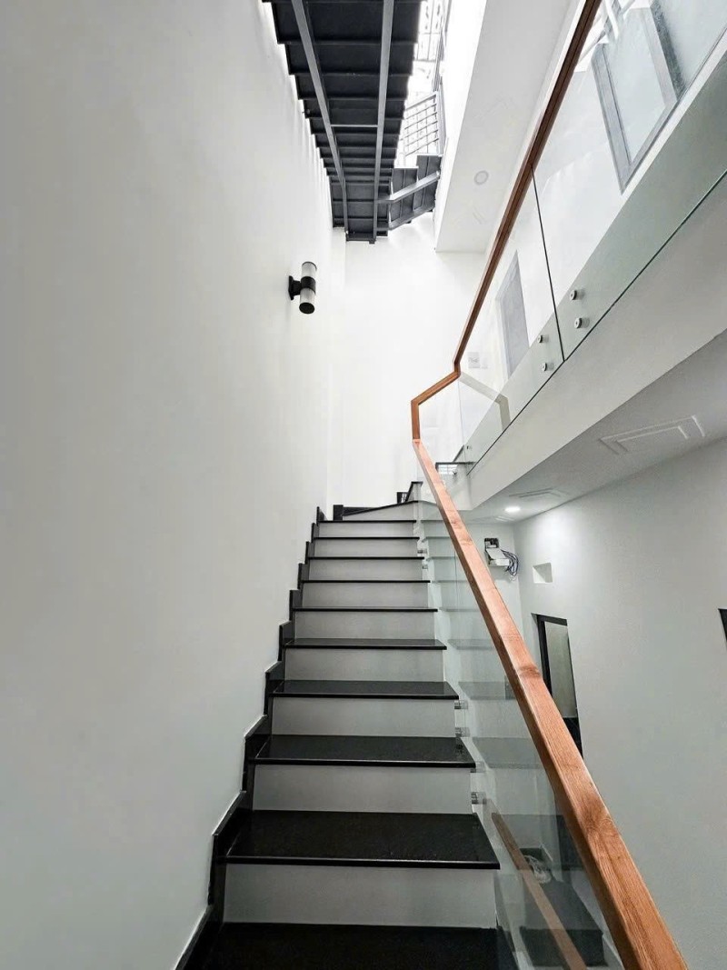 Bán Nhà 3 Tầng Tăng Nhơn Phú A TĐ - Sát Lê Văn Việt - Giá 6.X Tỷ