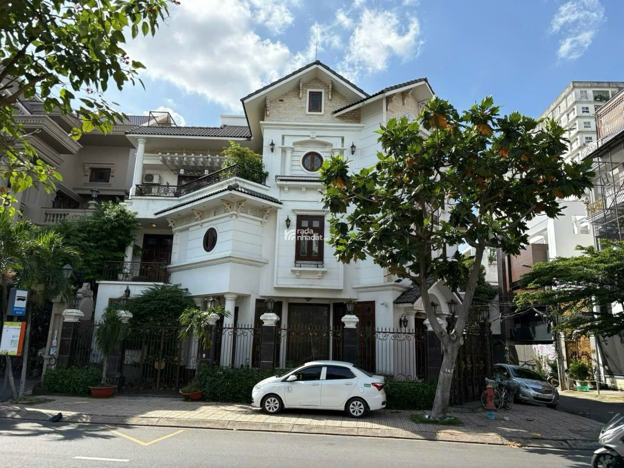 Bán biệt thự góc 2 mặt tiền Lê Thúc Hoạch-Vị trí cực đẹp và khan hiếm