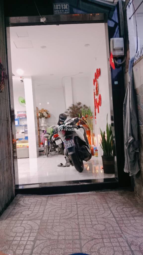 NHÀ ĐẸP 49,5M2 - THOÁNG MÁT VÀO Ở NGAY - Ô TÔ ĐỔ CỬA - SÁT VÁCH QUẬN TÂN PHÚ 