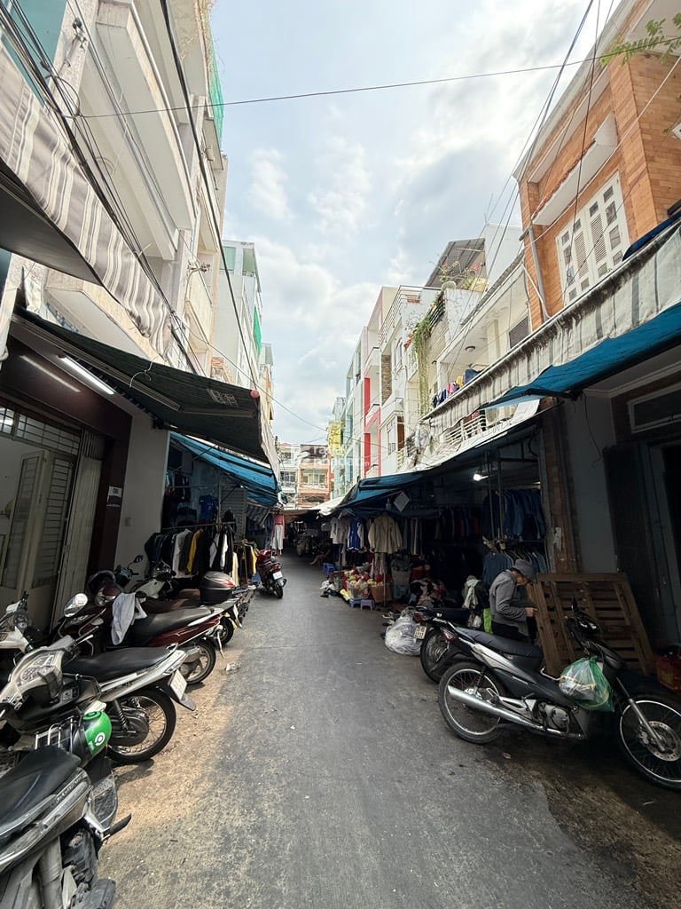 MẶT TIỀN CHỢ HOÀNG HOA THÁM KINH DOANH SẦM UẤT - ĐANG CHO THUÊ 16 TRIỆU