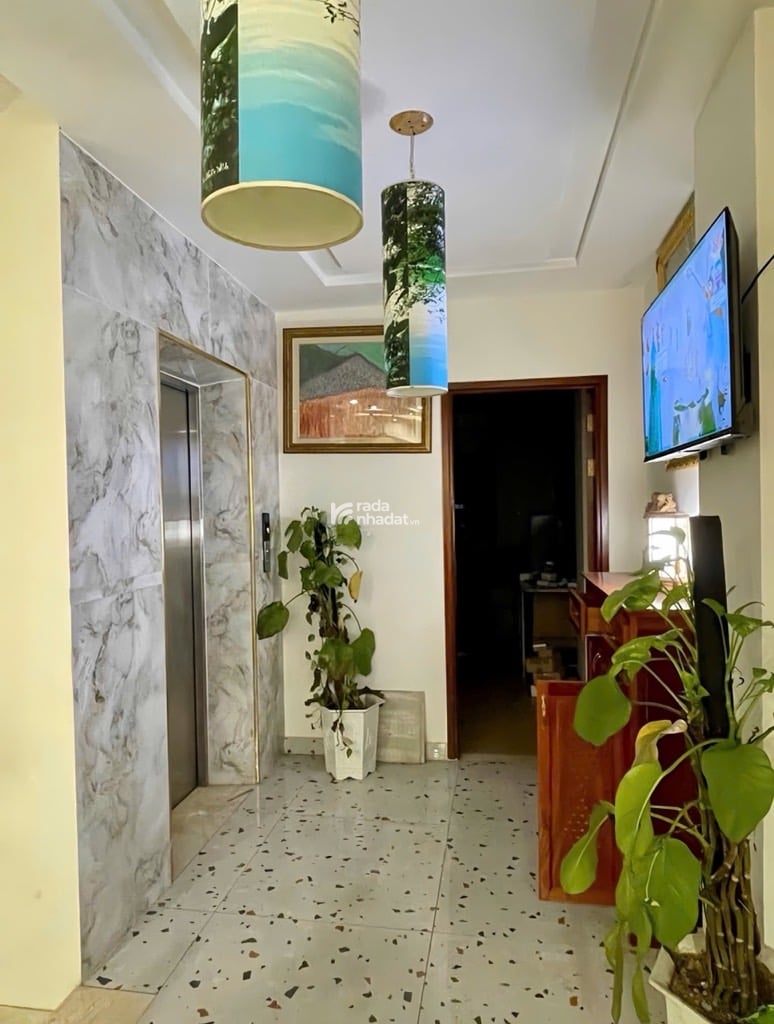 MẶT TIỀN NGAY CHỢ ĐẦU MỐI HỐC MÔN DT KHỦNG( 6*30) 7 TẦNG CHỈ 13.9 TỶ