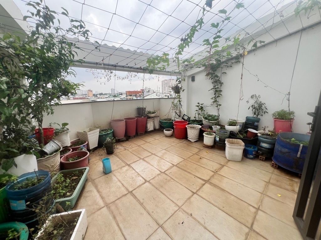 MẶT TIỀN TÂN PHÚ NGANG 10M HIẾM CÓ - KẾT CẤU 5 TẦNG SÂN THƯỢNG ĐẸP Ở NGAY - GẦN TRƯỜNG, CHỢ NHIỀU T