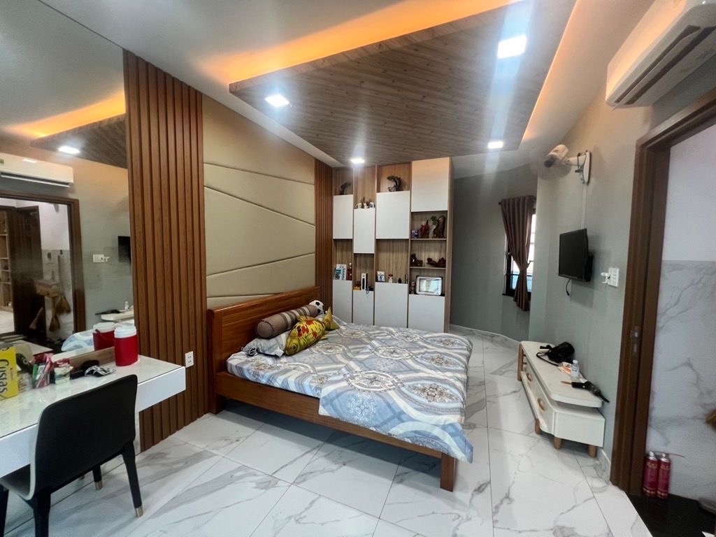 MẶT TIỀN TÂN PHÚ NGANG 10M HIẾM CÓ - KẾT CẤU 5 TẦNG SÂN THƯỢNG ĐẸP Ở NGAY - GẦN TRƯỜNG, CHỢ NHIỀU T