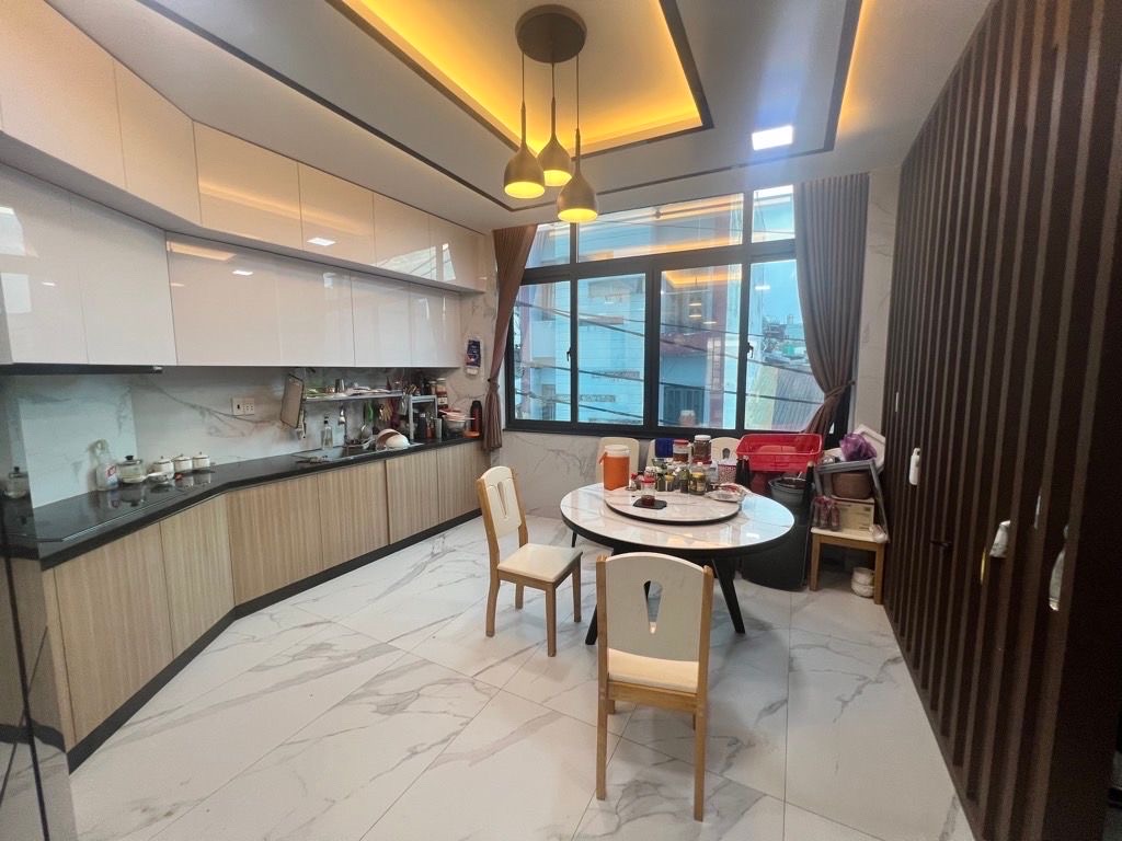 MẶT TIỀN TÂN PHÚ NGANG 10M HIẾM CÓ - KẾT CẤU 5 TẦNG SÂN THƯỢNG ĐẸP Ở NGAY - GẦN TRƯỜNG, CHỢ NHIỀU T