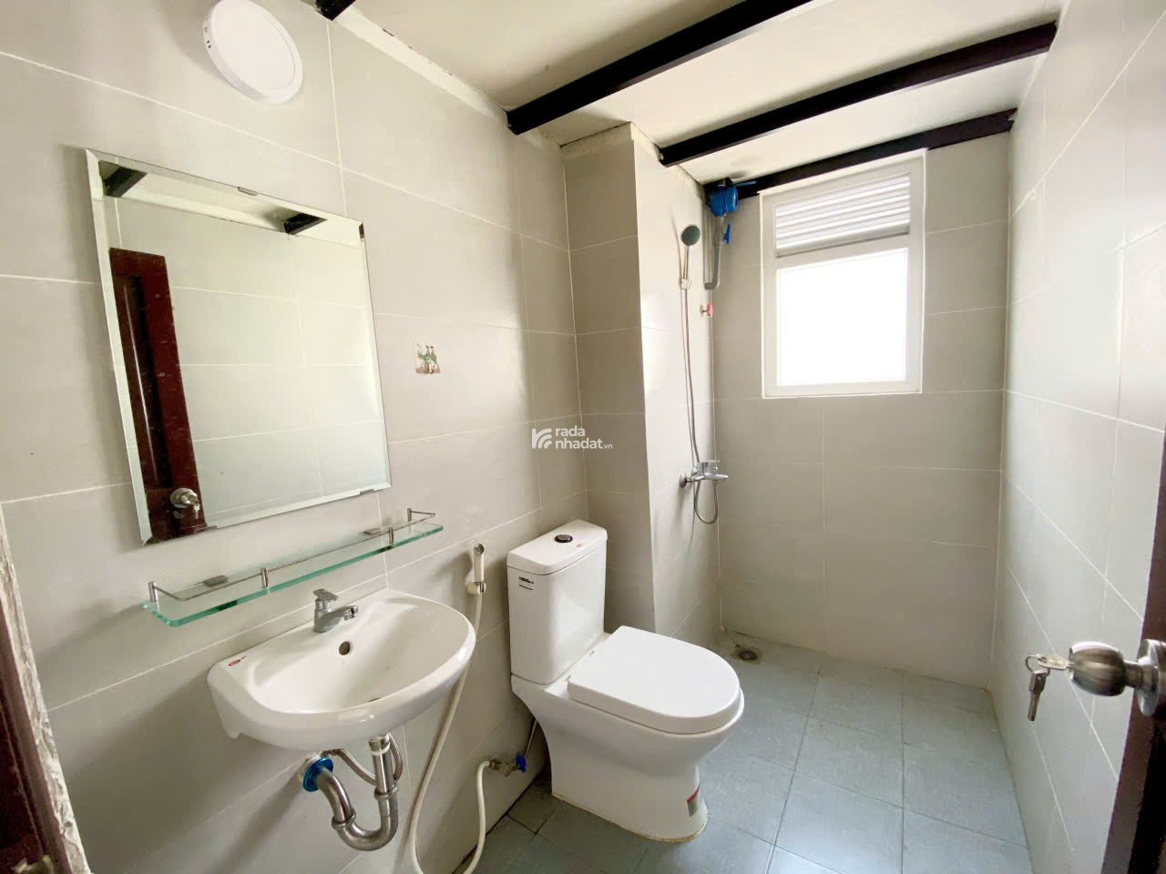 Cho thuê căn hộ quận 4, ban công thoáng, đầy đủ nội thất, gần ĐH Luật, Nguyễn Tất Thành 