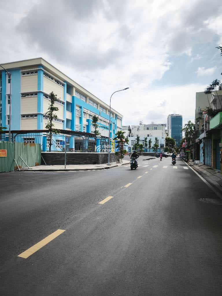 NHÀ 4 TẦNG BTCT, CỨNG CÁP - ĐỐI DIỆN TRƯỜNG HỌC, KINH DOANH ĐỈNH