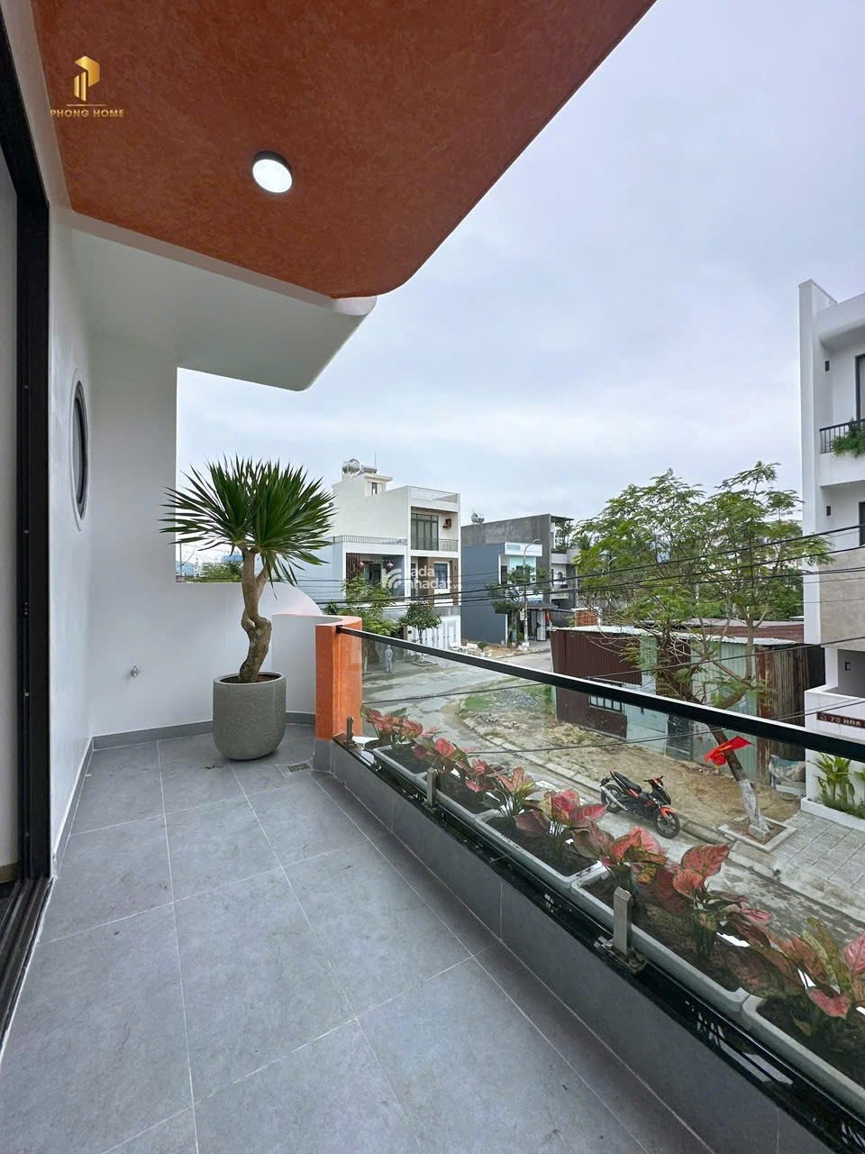 NHÀ PHỐ MỚI XâY 2TẦNG 90M2 2tỷ4.THIẾT KẾ CHÂU ÂU.NẰM TRONG KDC.MT 10m