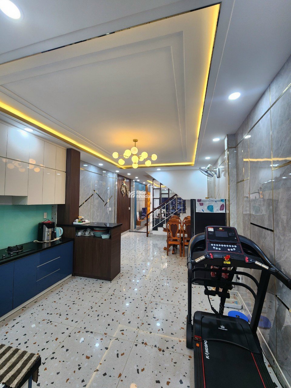 Chính chủ cần bán nhà mặt tiền hẻm. Hoa hồng 100trieu cho ae dv chạy tin