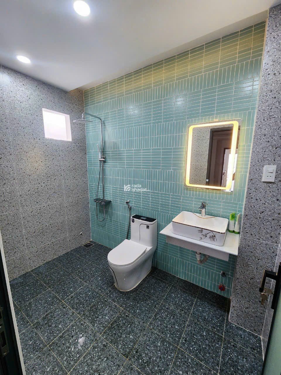 Chính chủ cần bán nhà mặt tiền hẻm. Hoa hồng 100trieu cho ae dv chạy tin