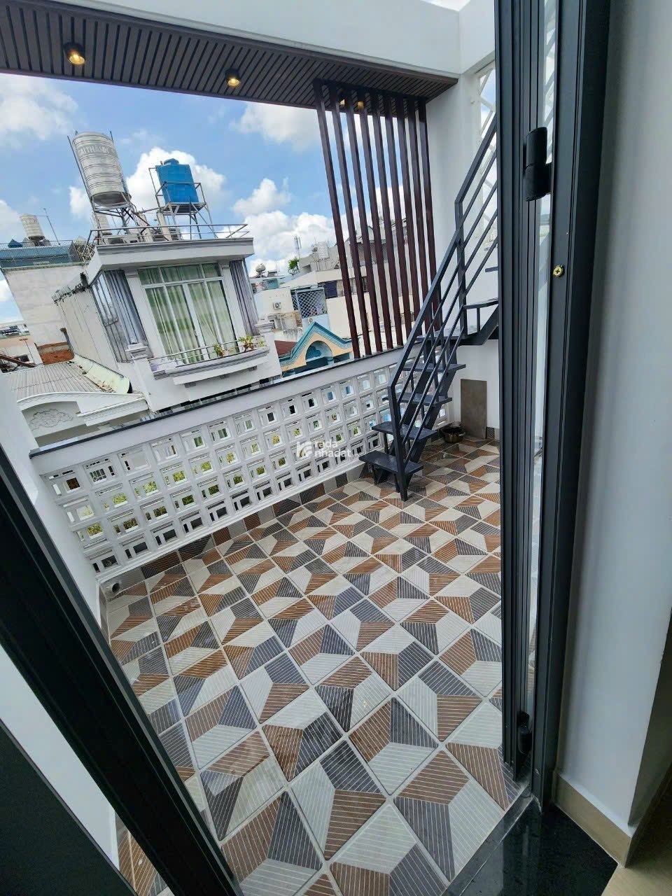 Chính chủ cần bán nhà mặt tiền hẻm. Hoa hồng 100trieu cho ae dv chạy tin