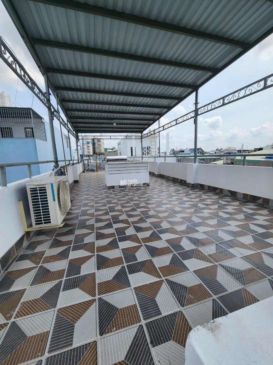 Chính chủ cần bán nhà mặt tiền hẻm. Hoa hồng 100trieu cho ae dv chạy tin
