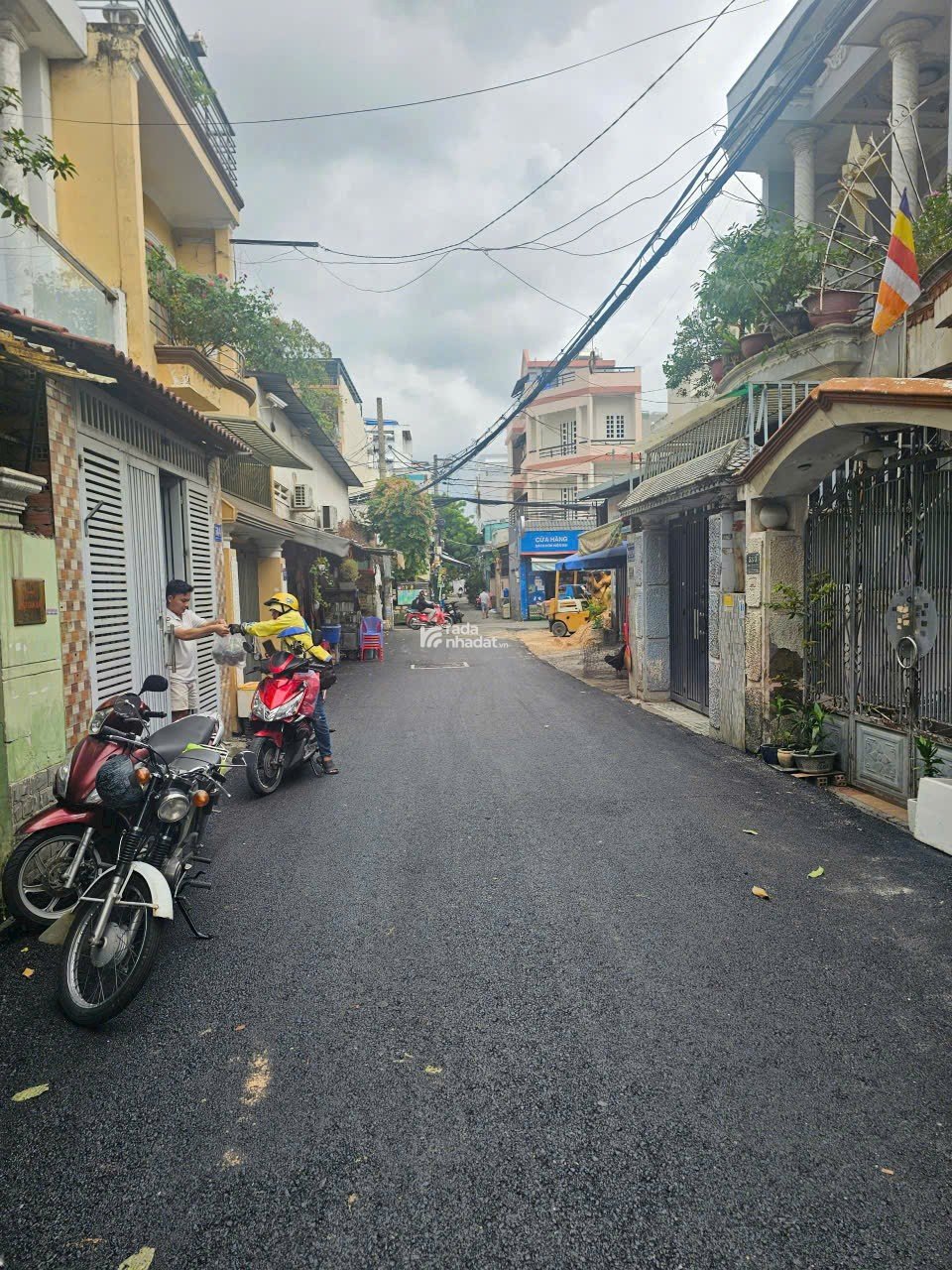 Chính chủ cần bán nhà mặt tiền hẻm. Hoa hồng 100trieu cho ae dv chạy tin