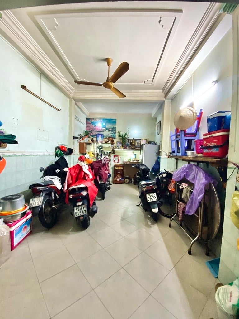 LÔ GÓC - 4 TẦNG ĐÚC - ĐIỆN BIÊN PHỦ-P.3-Q.3- DT: 3.2/4.6*11.7M- 6 TỶ 9