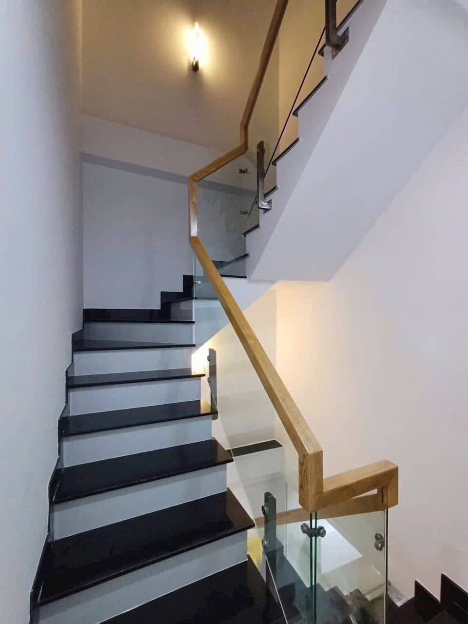 Nhượng gấp nhà đẹp ngay Lê Văn Sỹ Quận 3, 56m2, Đang có hợp đồng cho thuê 16tr/th, giá 3 tỷ 780 TL