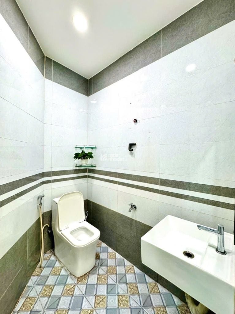 MẶT TIỀN KINH DOANH NGUYỄN TRỌNG TUYỂN PHÚ NHUẬN - 2 TẦNG - 51M2 - CHO THUÊ 30TR/THÁNG - 9 TỶ 950