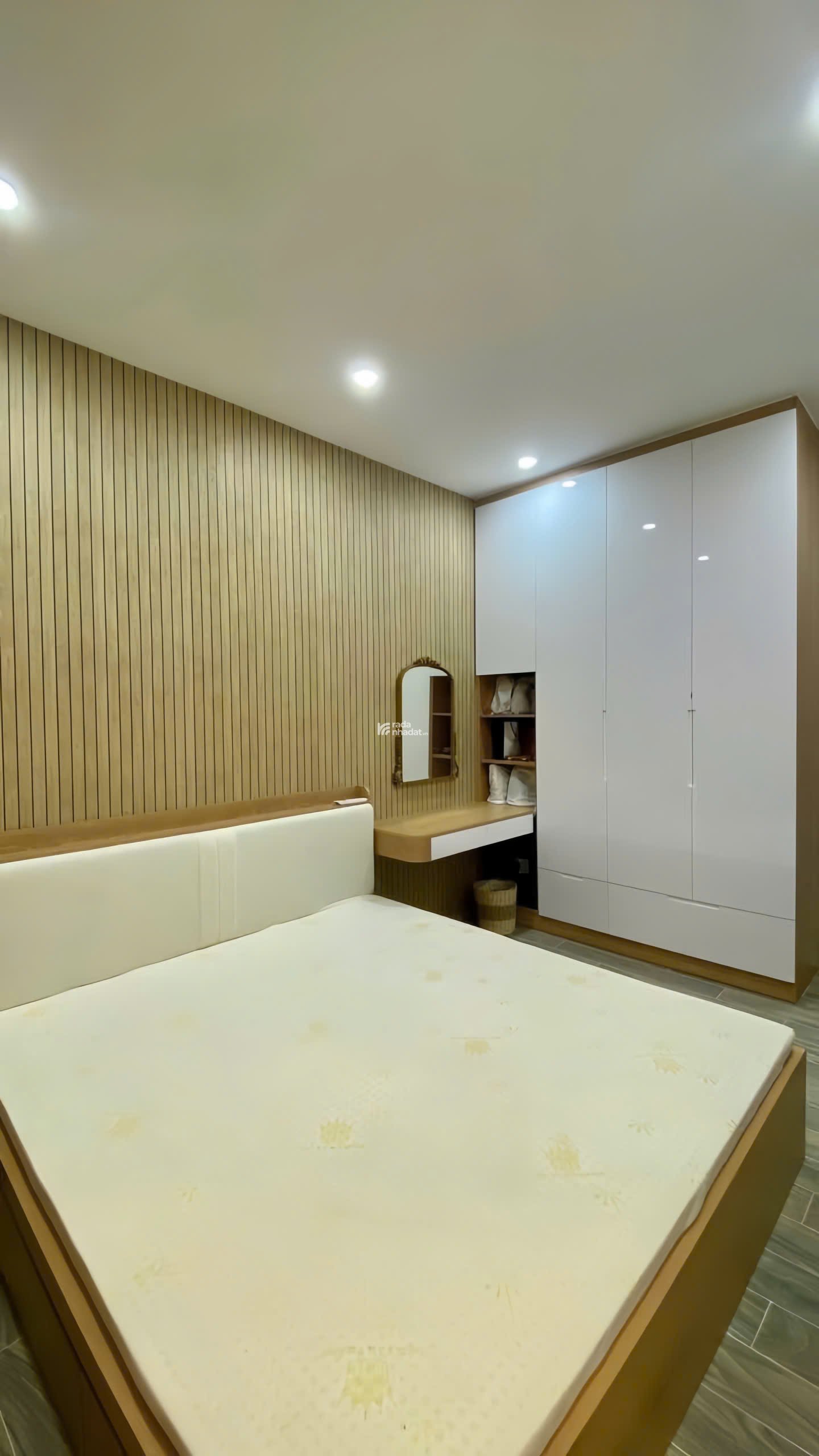 Nhà giá siêu ngộp ngay Cách Mạng Tháng 8 Quận 10, 4PN 5WC full nội thất, SHR giá nhỉnh 4 tỷ TL