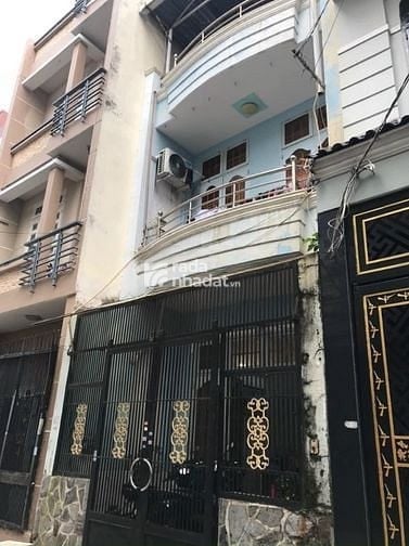 Chủ đi về quê sống nên bán lại căn nhà đang ở Trịnh Hoài Đức,P13,Q5