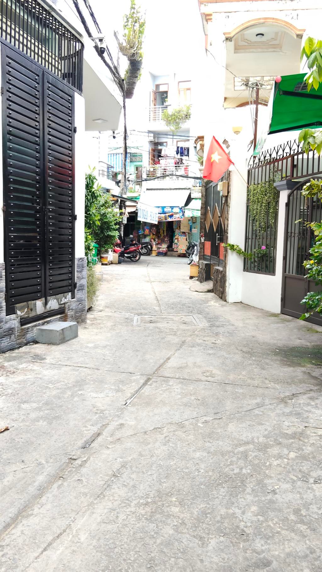 BÁN NHÀ BÀ HOM 20M2 2.6 TỶ THU 6 TRIỆU/THÁNG SÁT MẶT TIỀN HẺM XE TẢI THÔNG