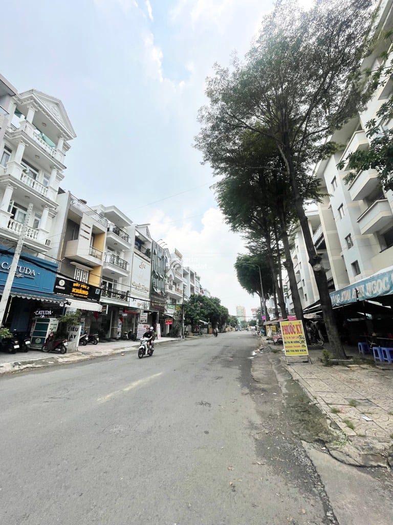 BÁN NHÀ MẶT TIỀN CHUNG CƯ DA SÀ 120M2 LỀ 6M 5.X TỶ GẦN TÊN LỬA