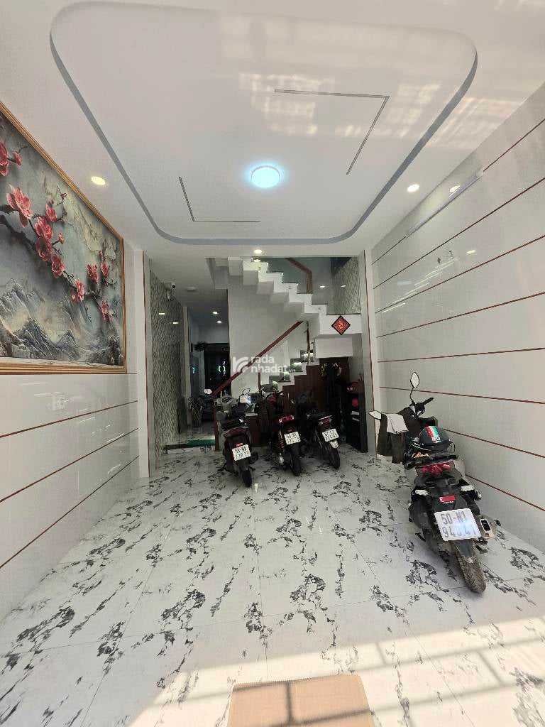 BÁN NHÀ LÊ VĂN QUỚI BÌNH TÂN 80M2 4 TẦNG 8PN 8.X TỶ CÓ THANG MÁY SÁT MẶT TIỀN