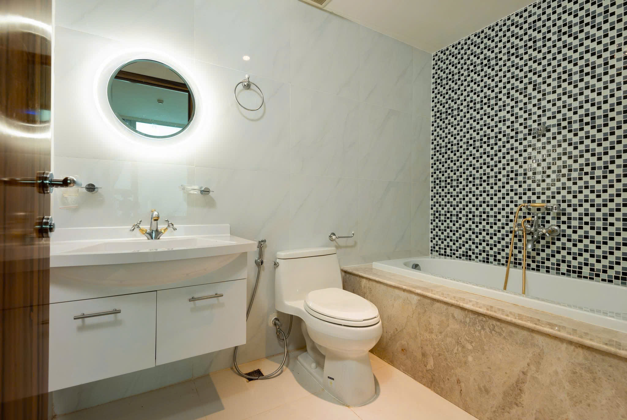 Cho thuê căn hộ Leman Luxury Q3 , 117 nguyễn đình chiểu, 2pn 2wc
