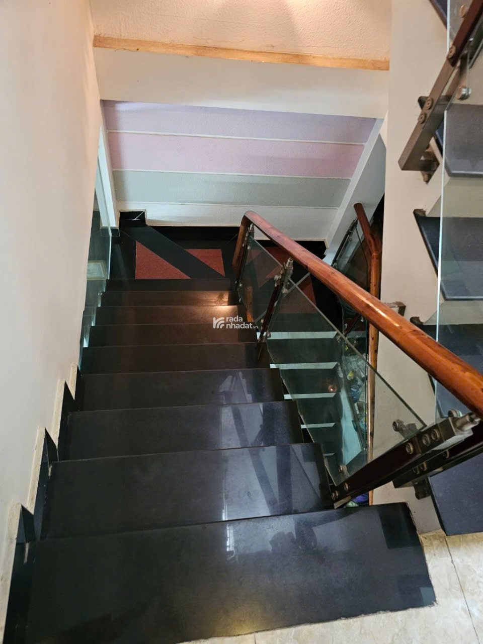 Bán nhà 3 tầng Q9 - Chỉ 5.2 tỷ - Cạnh Vinhomes - Đường xe hơi tránh. 