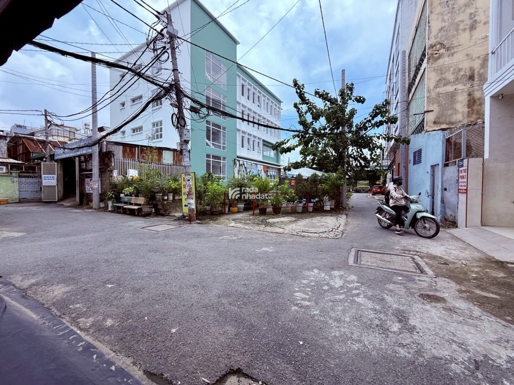 KHU ETOWN, HẺM XE HƠI TRƯỜNG CHINH, TÂN BÌNH, 61M2 TIỆN XÂY. GIẢM 350TR CHỈ 6.78T TL 