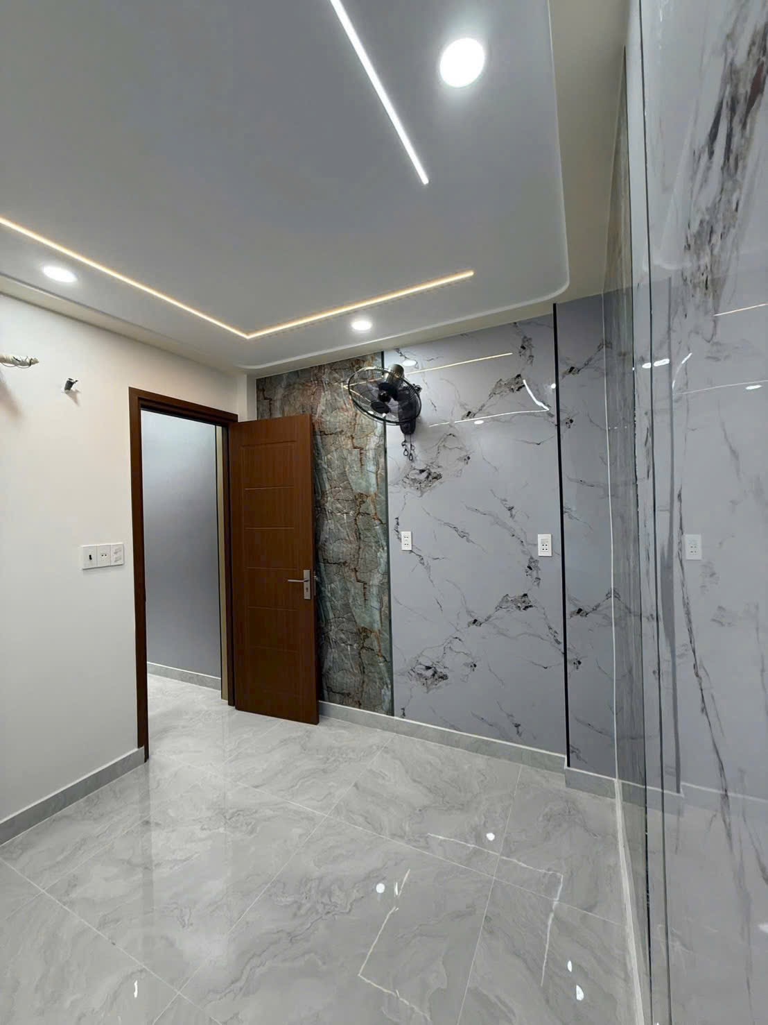 Nhà Mới Ở Ngay Thẳng 1 Trục ra mặt tiền - 51m2 - N3,1x17 - 3 Tầng - 4Pn - 5Wc - Chỉ 5,6 Tỷ