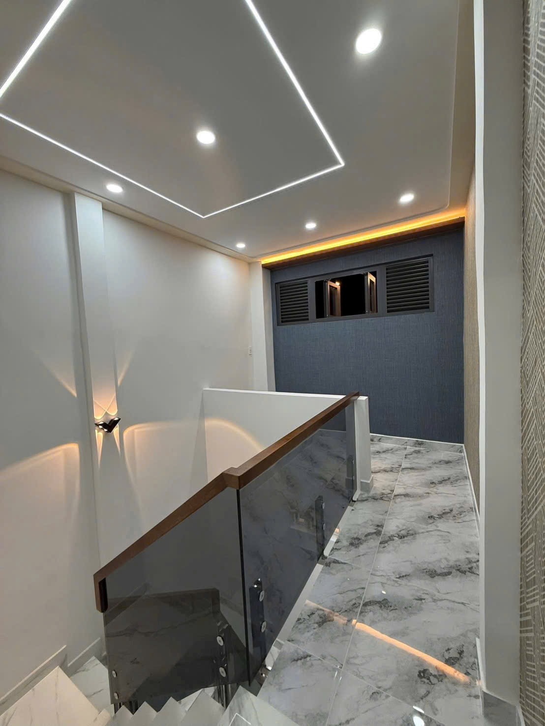 Nhà Mới Ở Ngay Thẳng 1 Trục ra mặt tiền - 51m2 - N3,1x17 - 3 Tầng - 4Pn - 5Wc - Chỉ 5,6 Tỷ