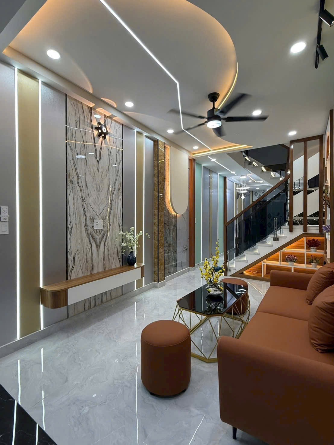 Nhà Mới Ở Ngay Thẳng 1 Trục ra mặt tiền - 51m2 - N3,1x17 - 3 Tầng - 4Pn - 5Wc - Chỉ 5,6 Tỷ