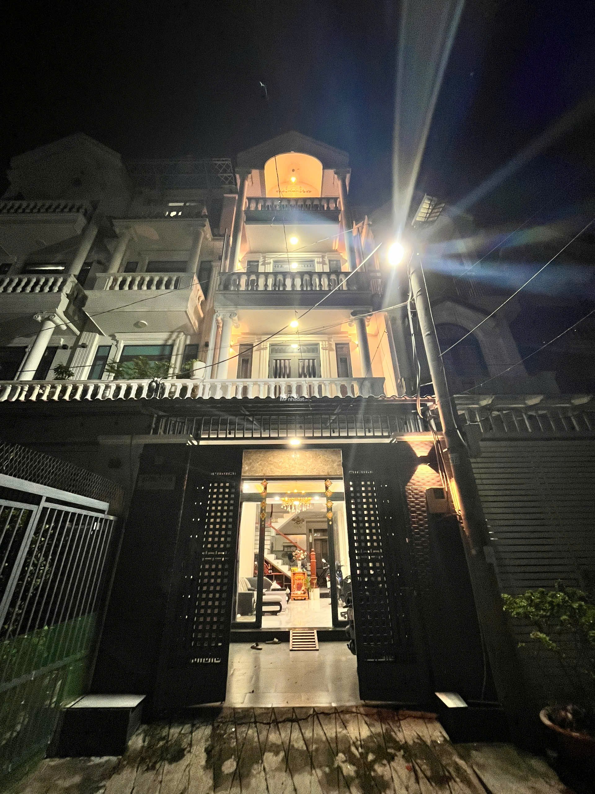 NHÀ PHỐ HIÊN ĐẠI 4PN 5WC KDC SÀI GÒN MỚI CÁCH PMH 5Phút Giá 6ty7