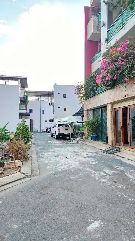 MẶT TIỀN HẺM 6M - ÔTÔ QUAY ĐẦU - KHU BIỆT THỰ - NƠ TRANG LONG - NGANG 8M DT ĐẤT 85M2 - NHỈNH 12 TỶ 