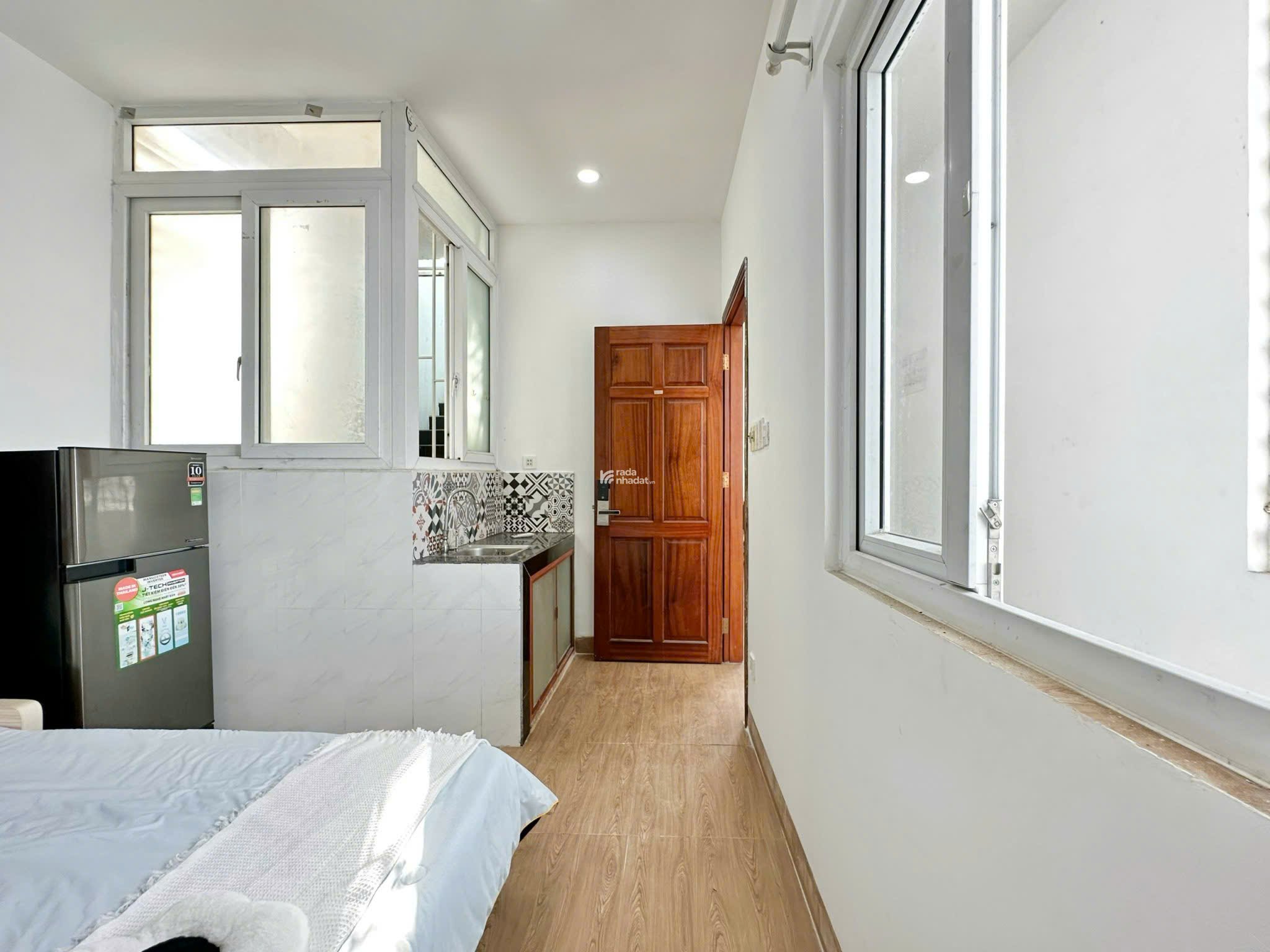 Cho thuê căn hộ quận 10, gần nhiều trường đại học, Vạn Hạnh mall, Big C, có thang máy