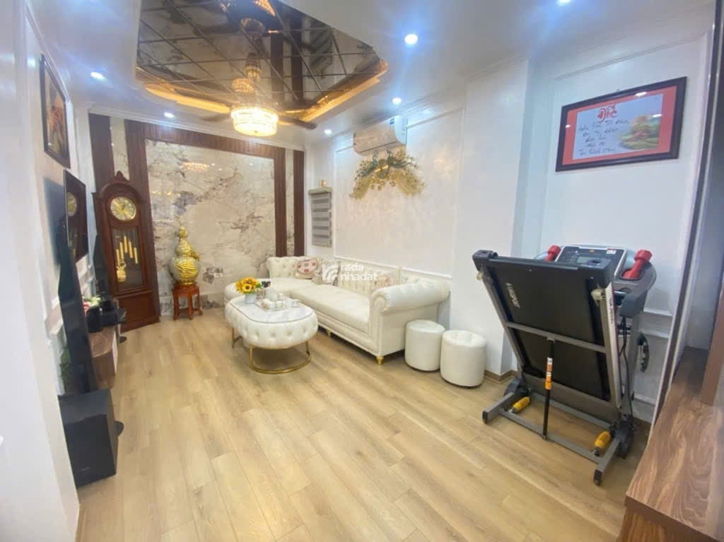 Hiếm, Bán nhà Hoàng Hoa Thám, gần phố gần ô tô 35m2 4 tầng giá 8.7 tỷ