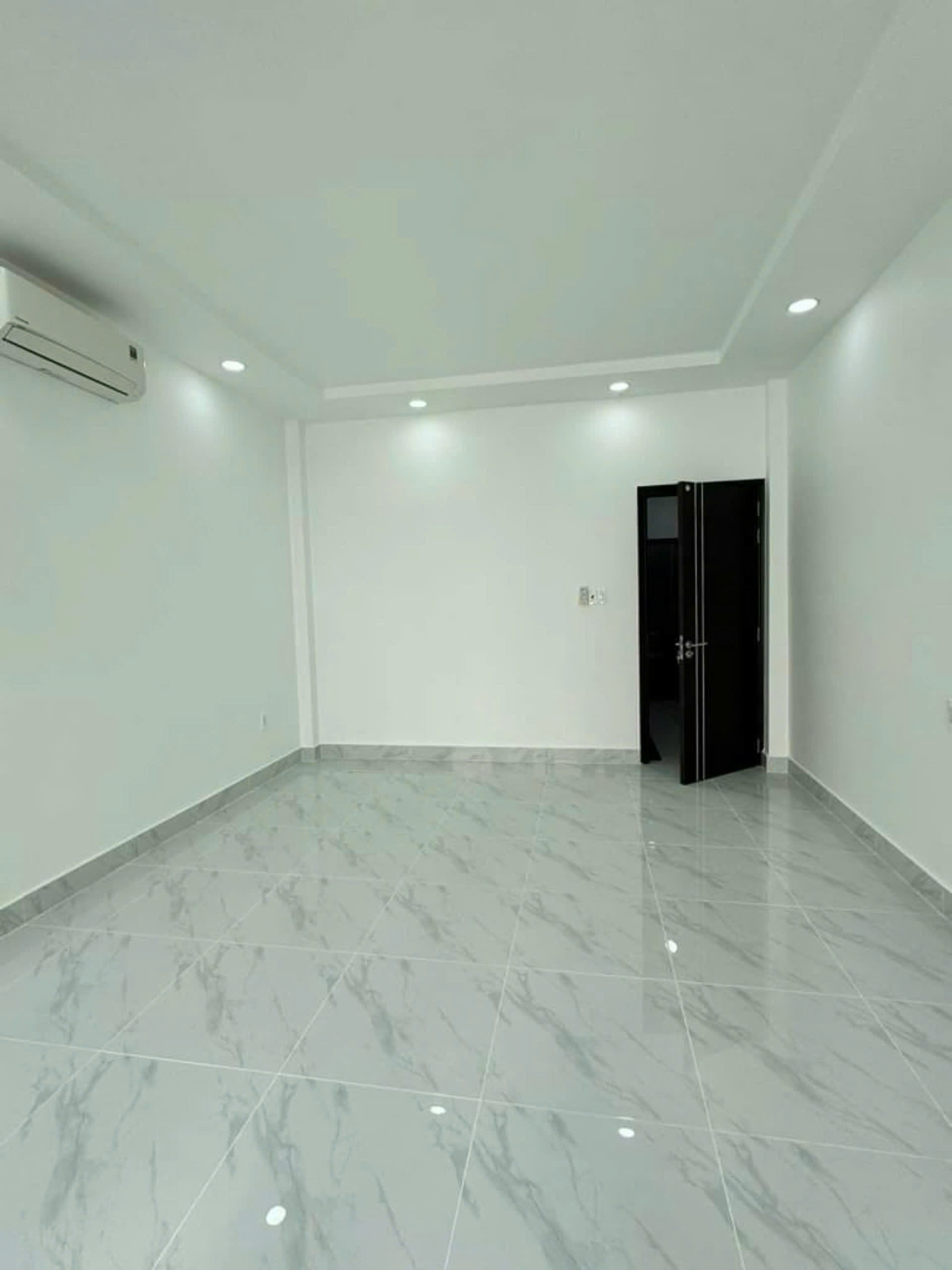 Duy Nhất Căn Nhà Đẹp 2 Tầng, Gần Chợ Phạm Văn Hai, Tân Bình - SHR - 4 Tỷ 270/ 52m2/ Hẻm ô tô