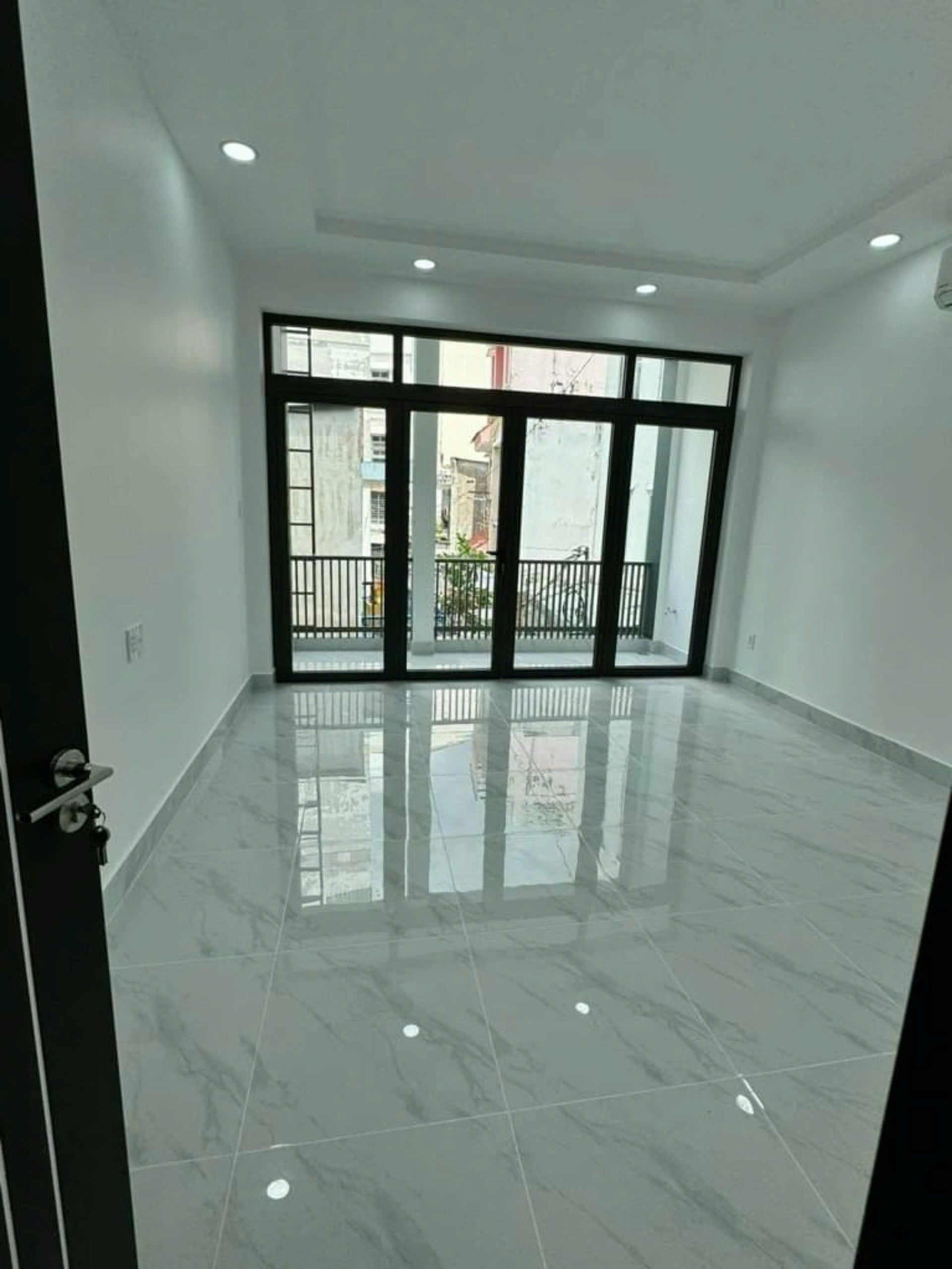 Duy Nhất Căn Nhà Đẹp 2 Tầng, Gần Chợ Phạm Văn Hai, Tân Bình - SHR - 4 Tỷ 270/ 52m2/ Hẻm ô tô