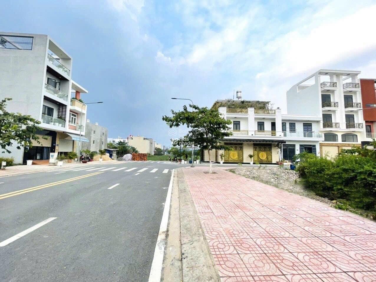 CẦN VỐN LÀM ĂN NÊN RA ĐI 1 LÔ 5,5x9,1M NGAY TẠI BÌNH TÂN HƯƠNG LỘ 2