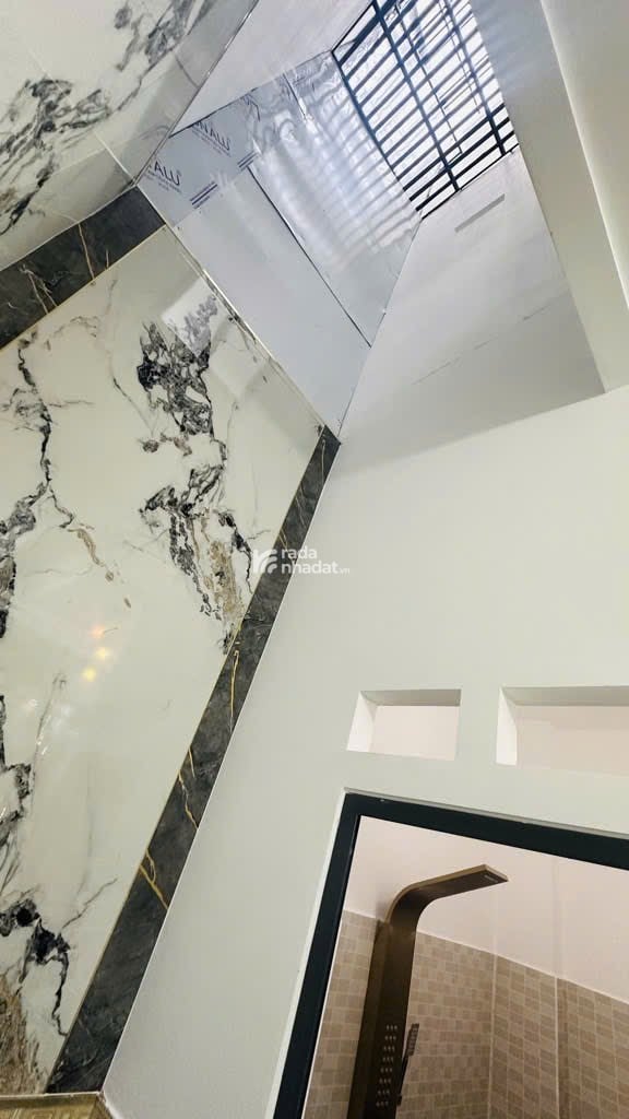 BÁN NHÀ LÂM THỊ HỐ Q12 - DIỆN TÍCH 51m - NHÀ MỚI 3 TẦNG 4PN HẺM ÔTÔ - CHỦ XÂY KIÊN CỐ - CHỈ 5.45 TỶ