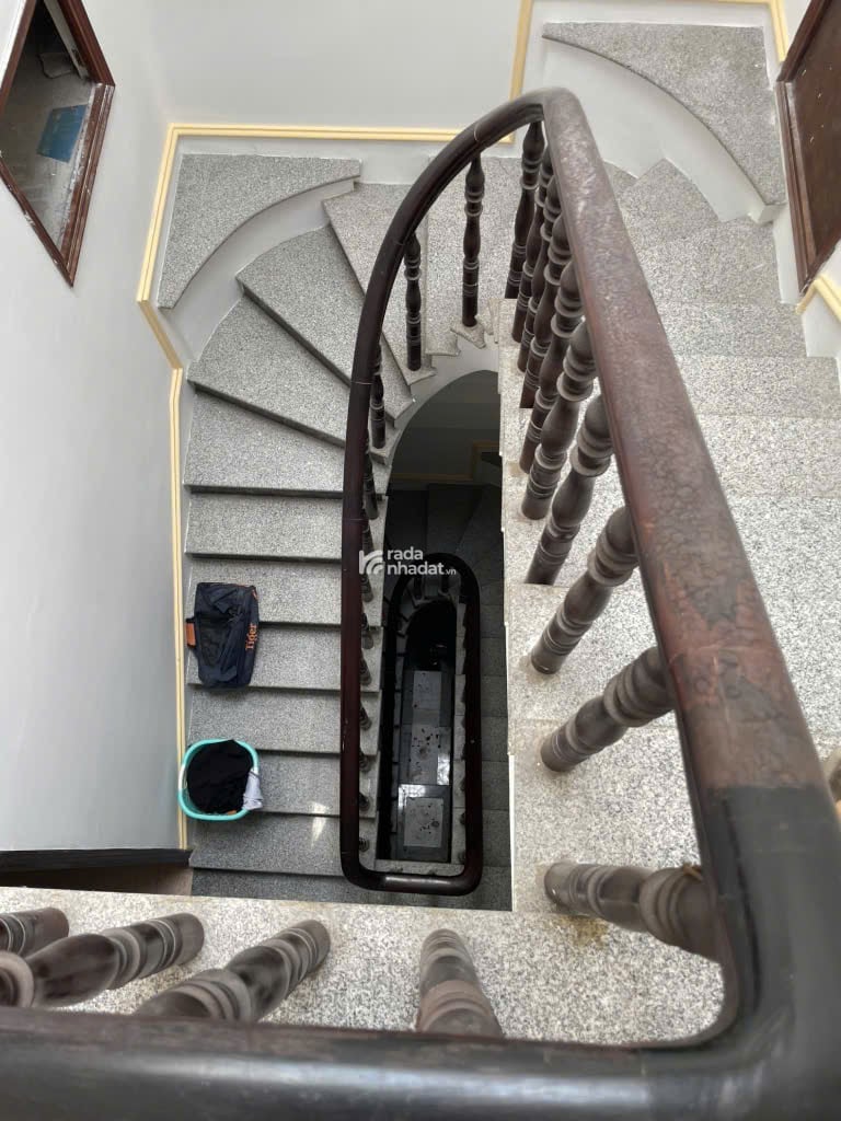 Nhà Thật - Đẹp 4 Tầng - 5PN - Xe Hơi Ngủ Trong Nhà -  gần Mặt tiền Thích Quảng Đức - Phú Nhuận