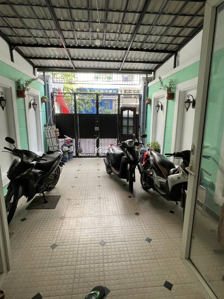 Nhà Thật - Đẹp 4 Tầng - 5PN - Xe Hơi Ngủ Trong Nhà -  gần Mặt tiền Thích Quảng Đức - Phú Nhuận