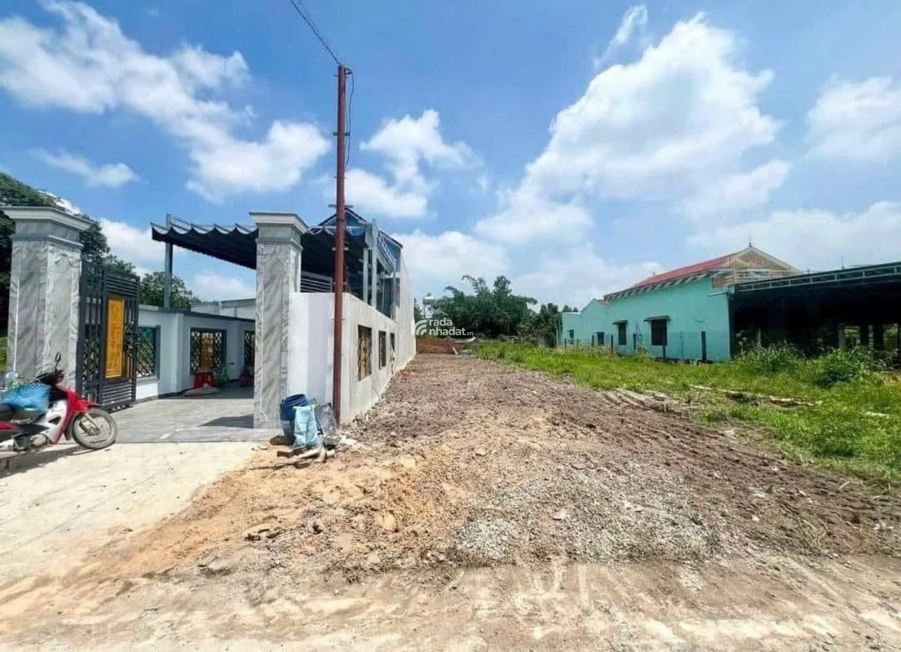 Gia đình cần bán nhanh lô đất 5x25m thổ cư ngay TT Thị Trấn Bến Lức Long An.