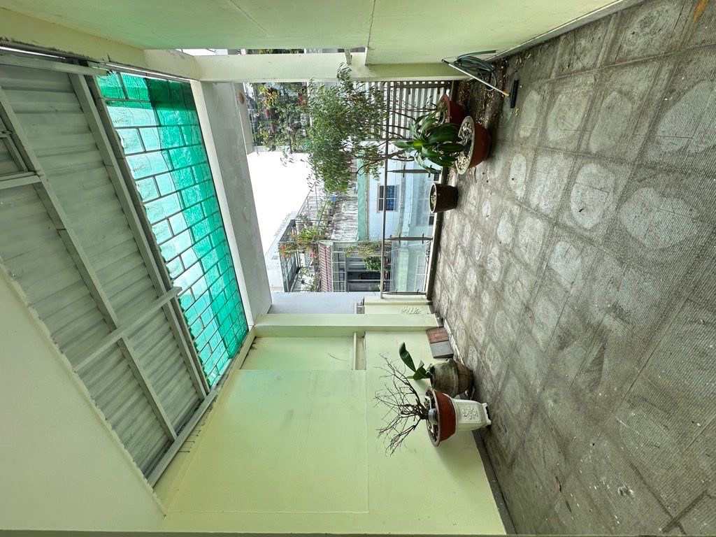 LUỸ BÁN BÍCH - 60M2 - 4 tầng kiên cố - đường 10Mcho thuê 15tr/tháng Lô góc không lộ giới